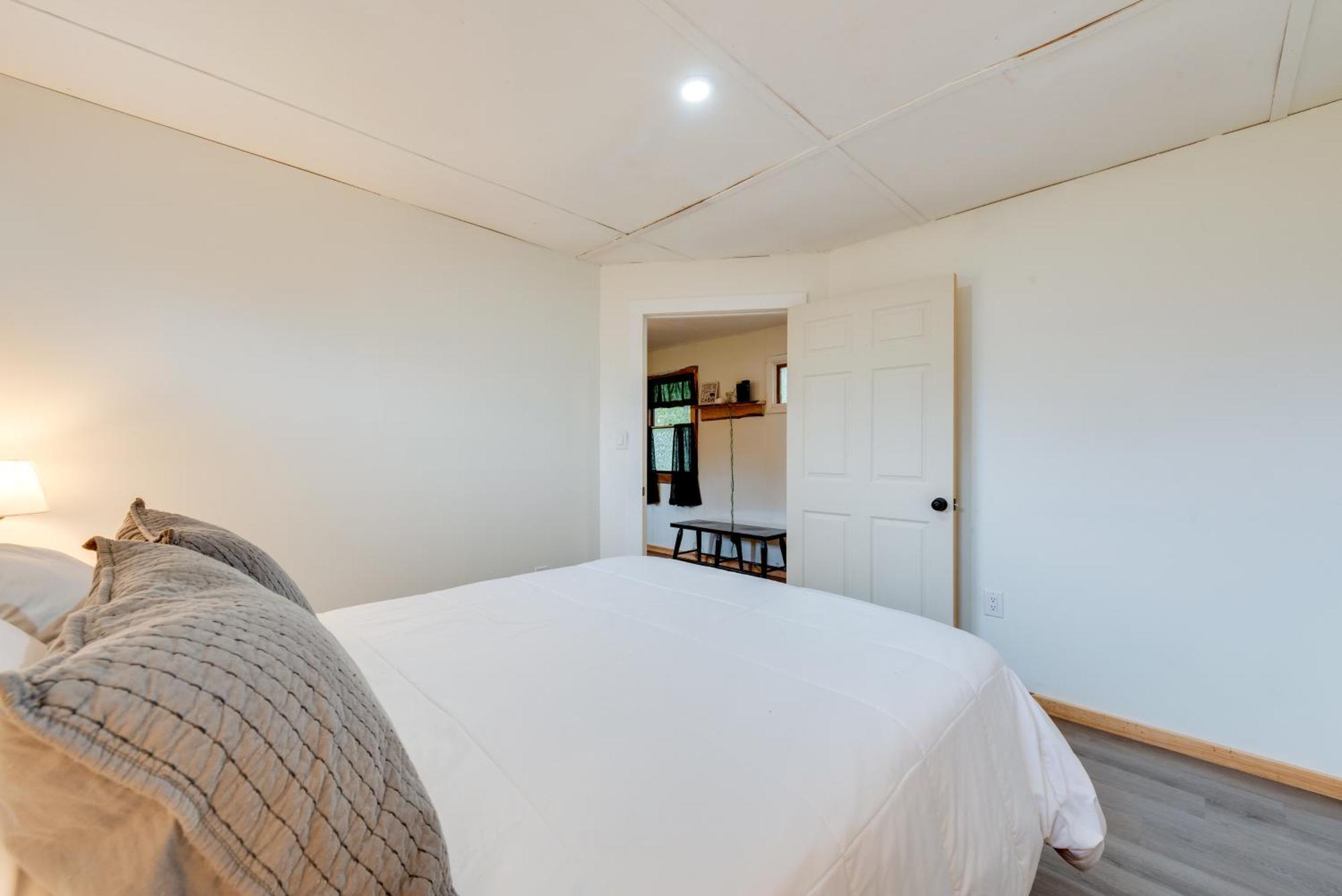 Cozy - Pet Friendly! Hillsgrove