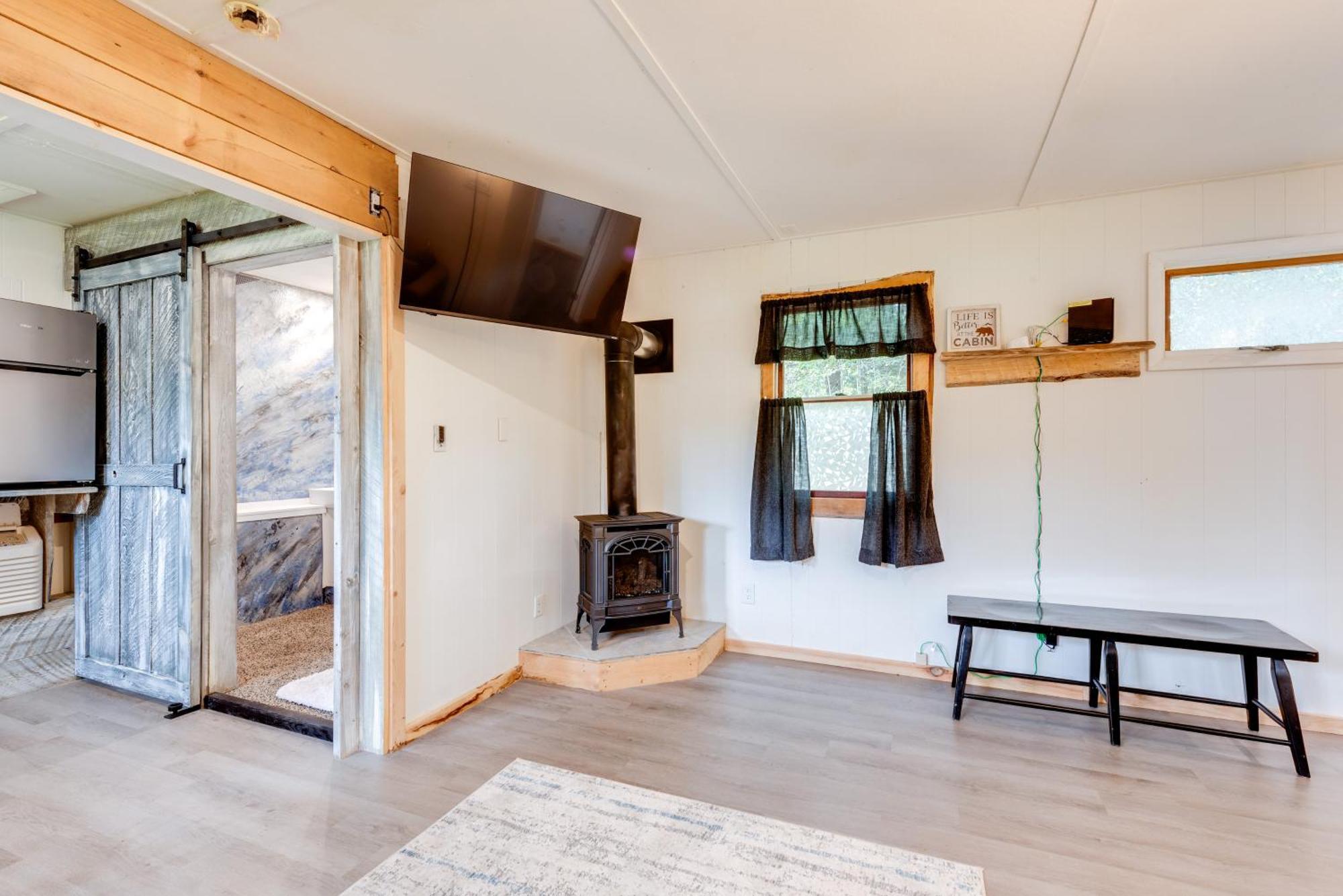Cozy - Pet Friendly! Hillsgrove