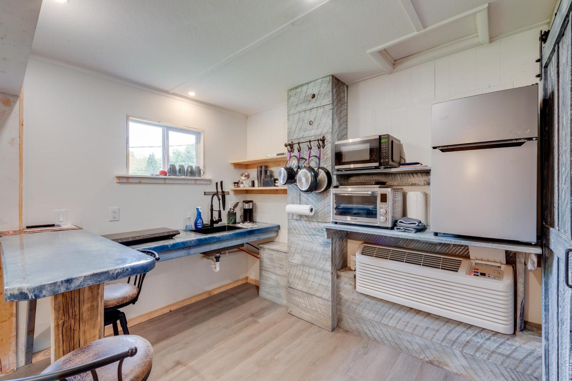 Cozy - Pet Friendly! *